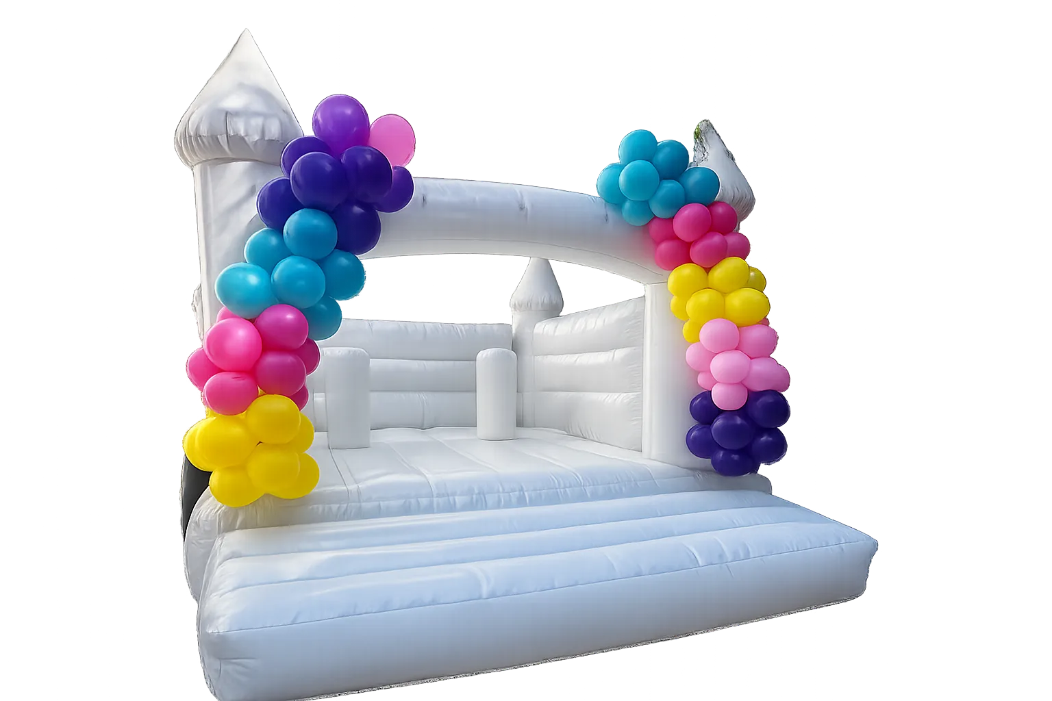Castillo inflable blanco con decoración de globos