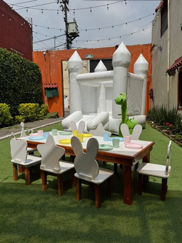 Castillo inflable en fiesta infantil